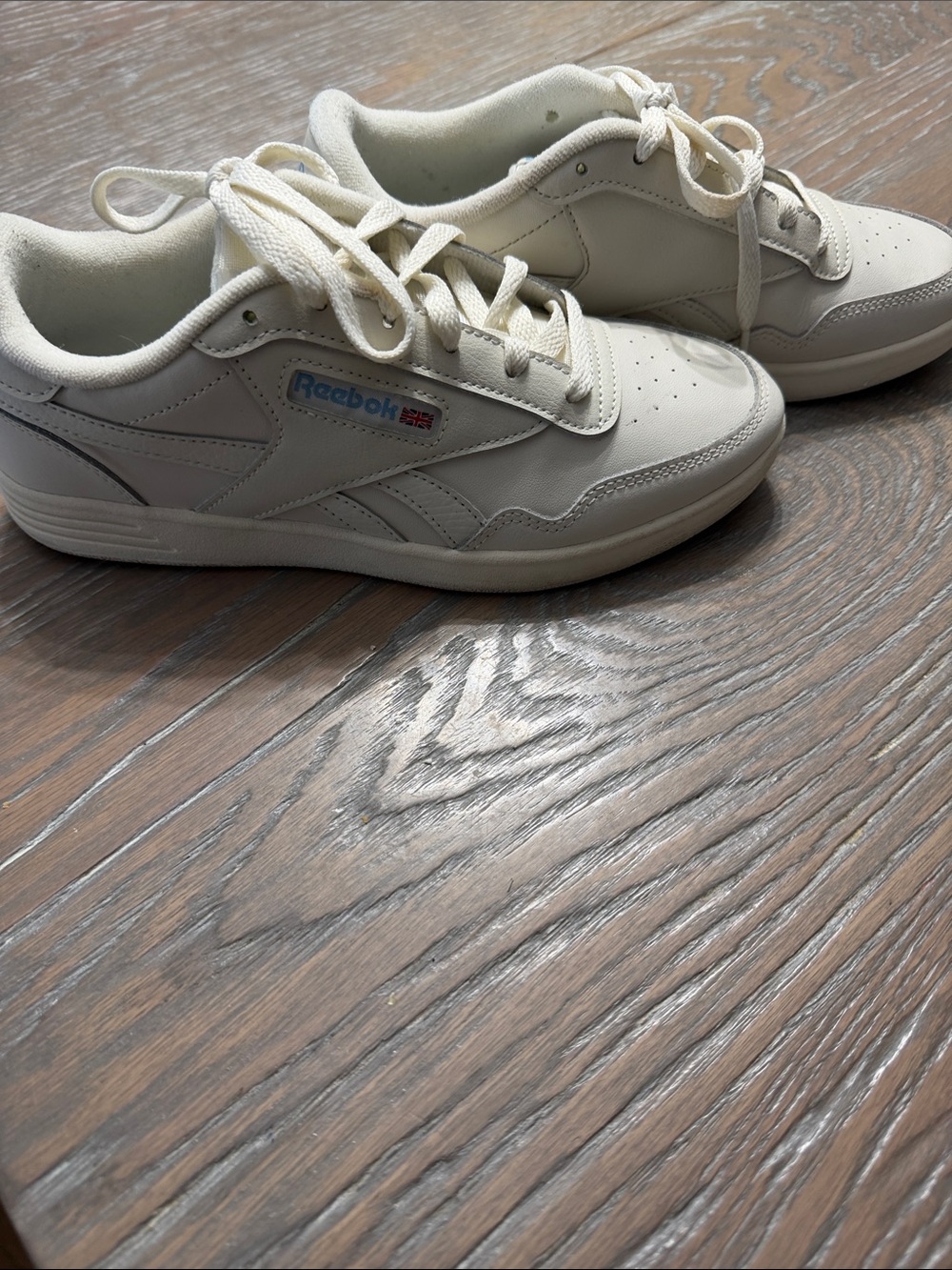 Reebok classic Leather shoe memory tech comfort footbed Women’s 8.5 like new